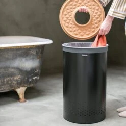 Brabantia Black Cork 60L Laundry Bin 9 Brabantia Black Cork 60L Laundry Bin -Simple Bathroom 1000168433 alt01