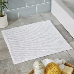 Dunelm White Mini Bobble Shower Mat