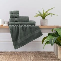 Dunelm Forest Green Egyptian Cotton Towel