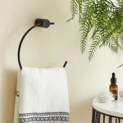Dunelm Curves Black Towel Ring