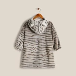 Dunelm Tao The Tiger Kids Oversized Blanket Hoodie -Simple Bathroom 30775997 alt02